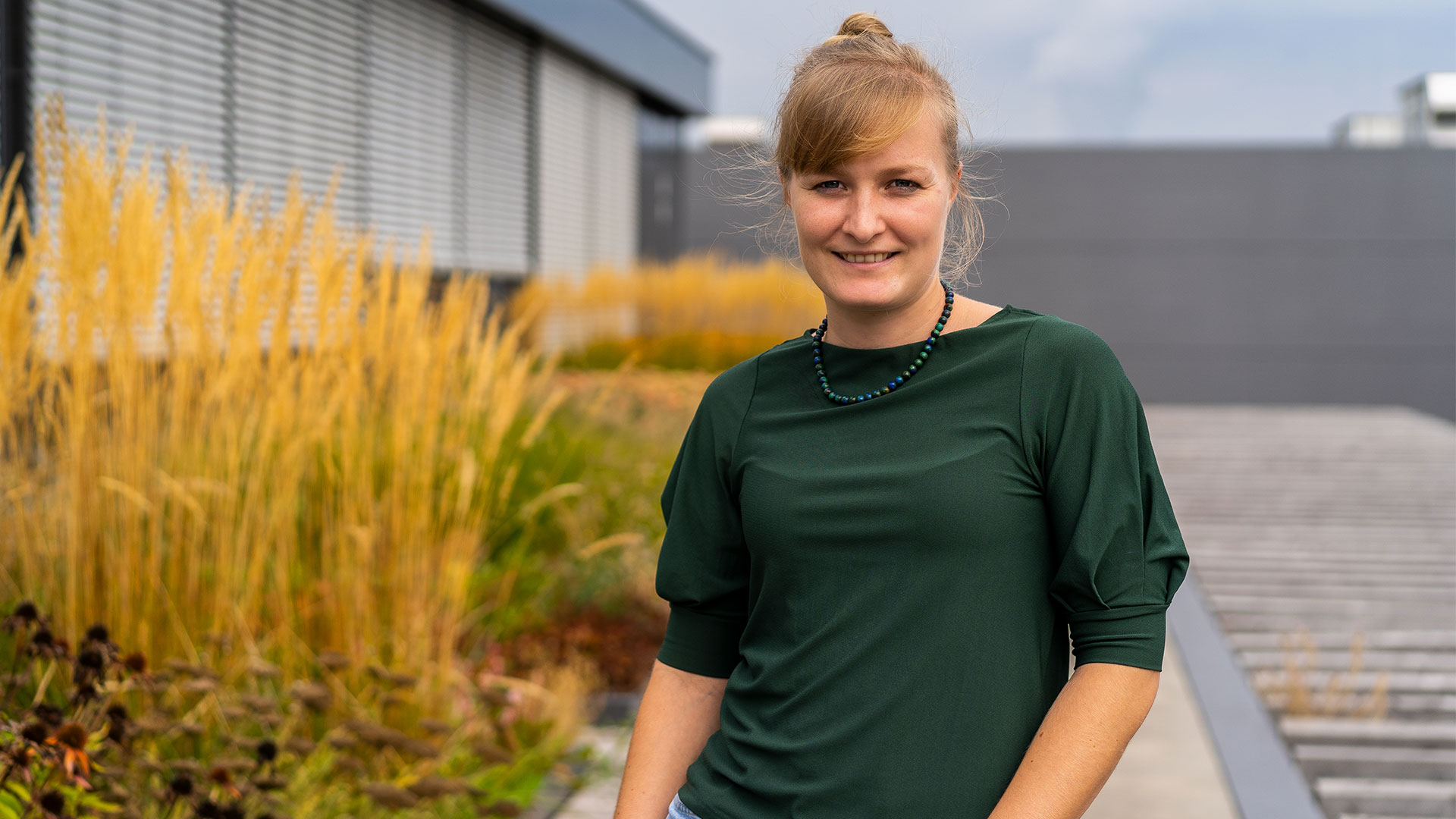 mitarbeiter-header_desktop_1920x1080-Helen-Zitzelsberger.jpg