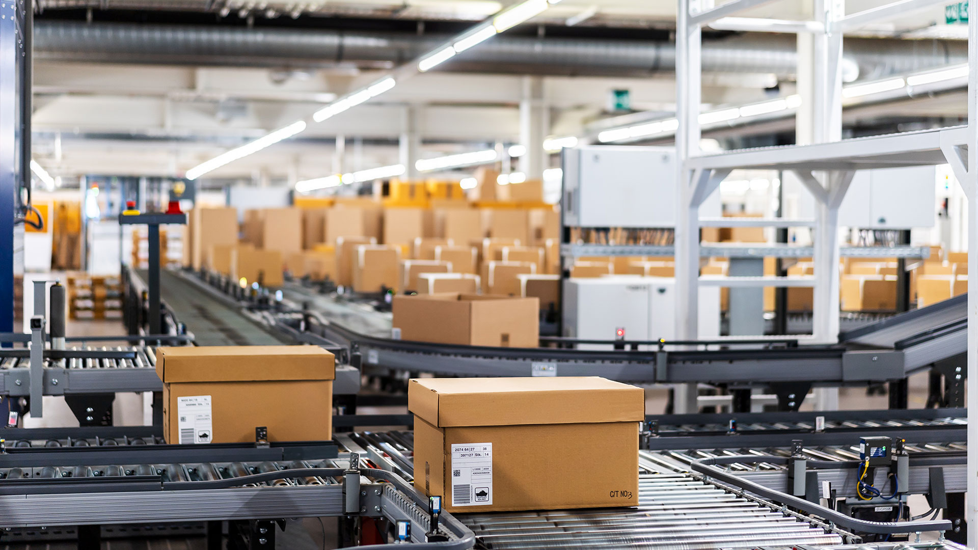 teaser-header_desktop_1920x1080-OLYMP_Pakete_Logistikzentrum.jpg